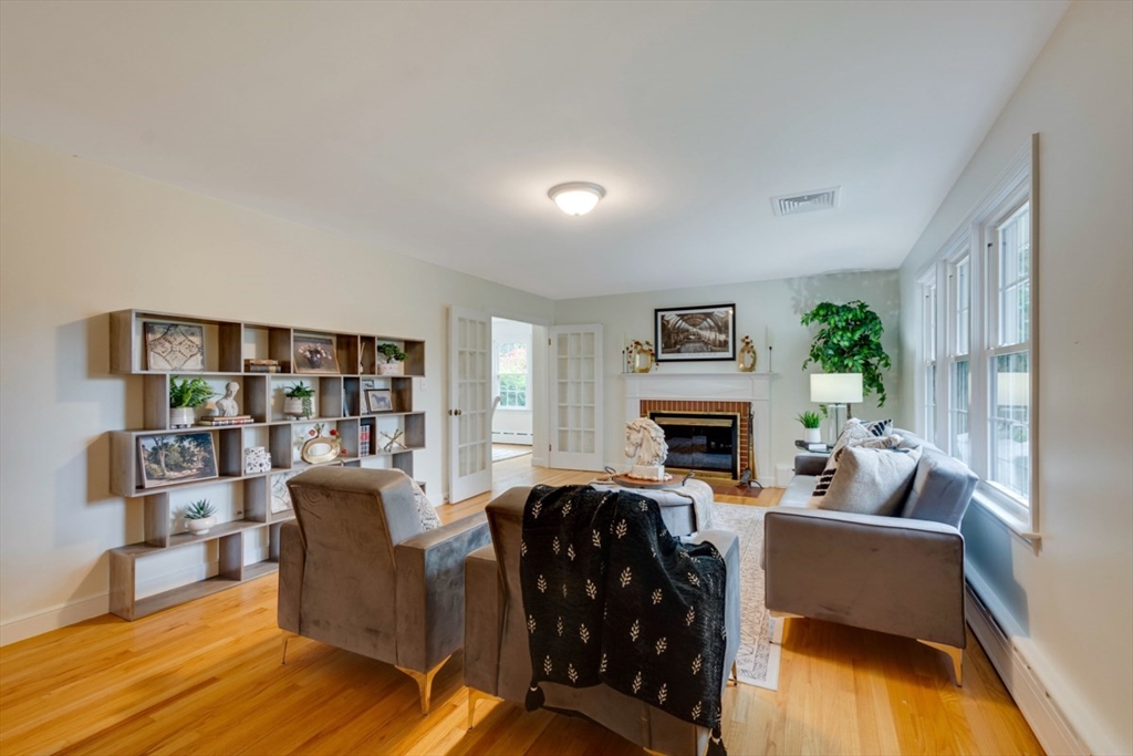 8 Hartford St