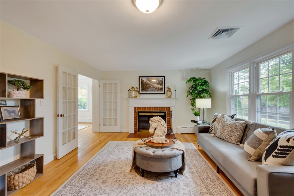 8 Hartford St