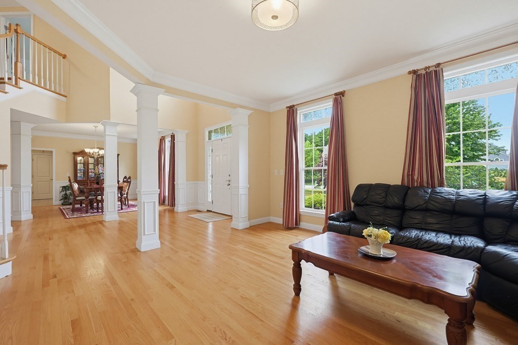 35 Howarth Dr