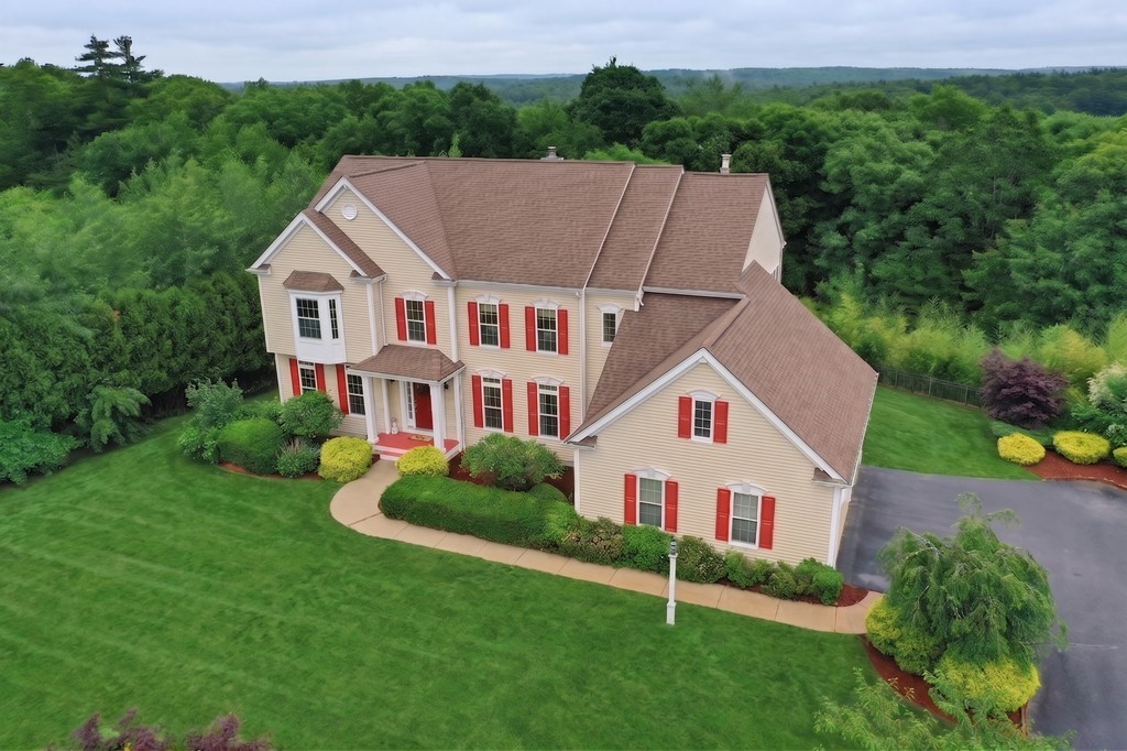 35 Howarth Dr