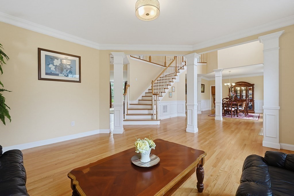 35 Howarth Dr