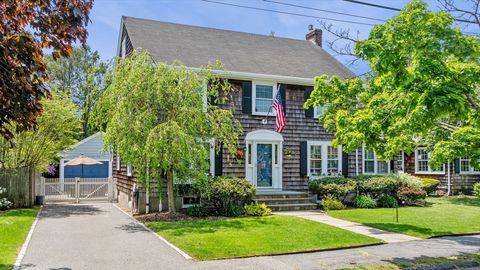 Photo of 18 Pickwick Road, Marblehead, MA 01945 (MLS # 73521337)