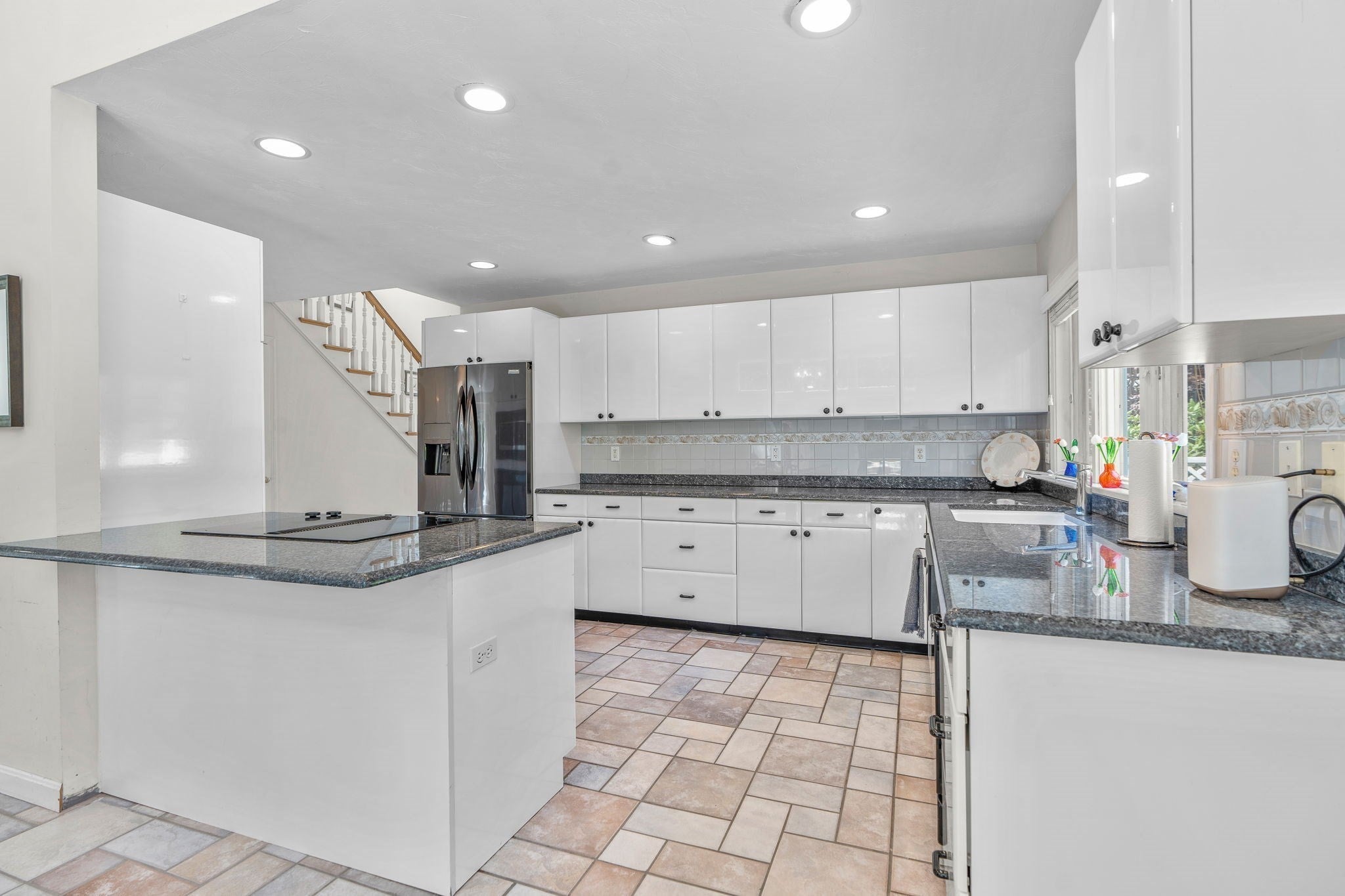 24 Bluff Ave