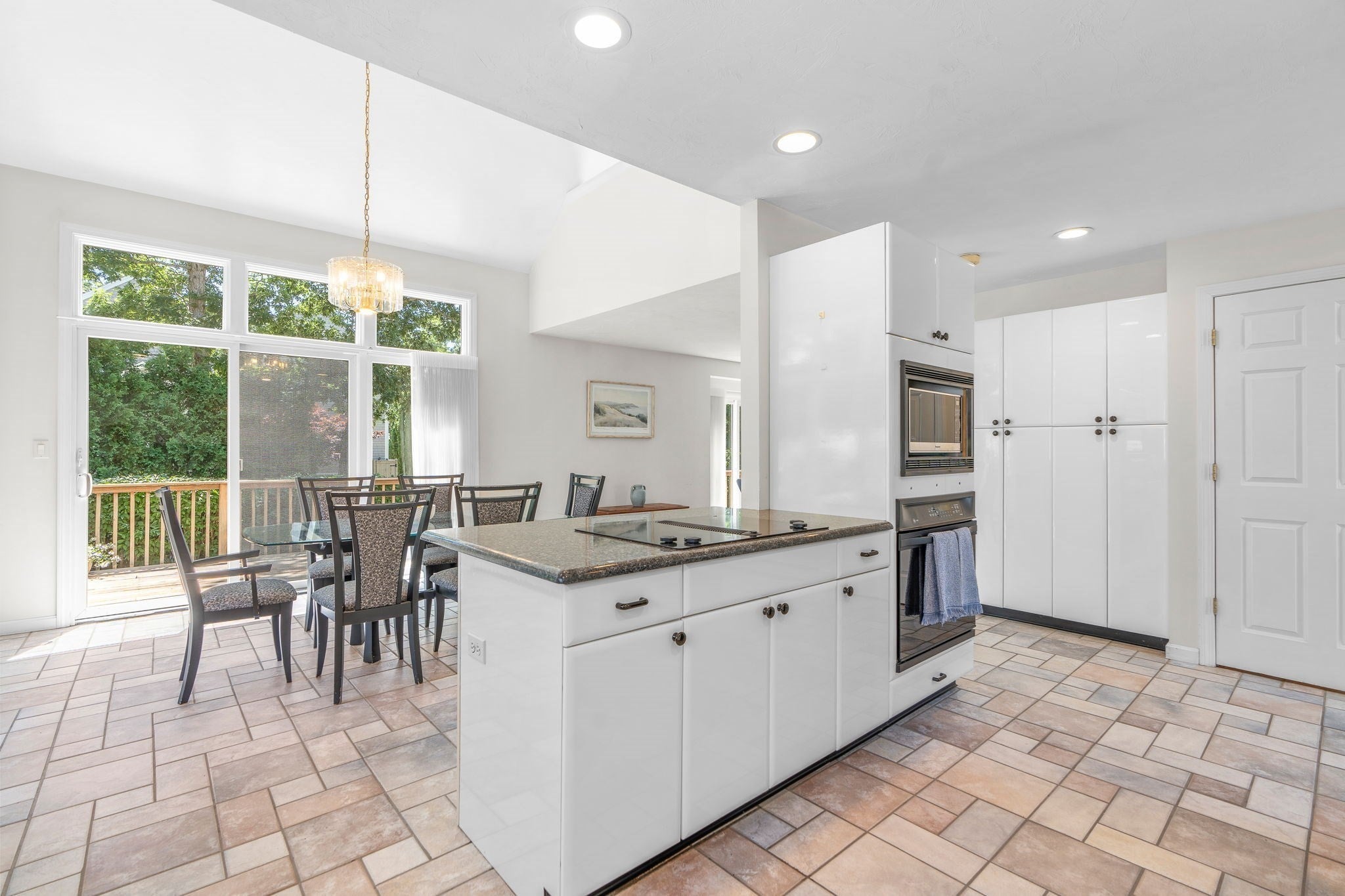24 Bluff Ave
