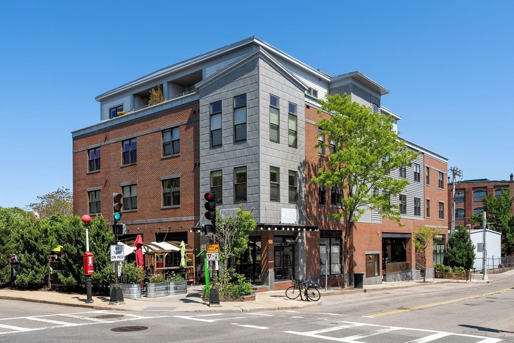 156 Green St 303