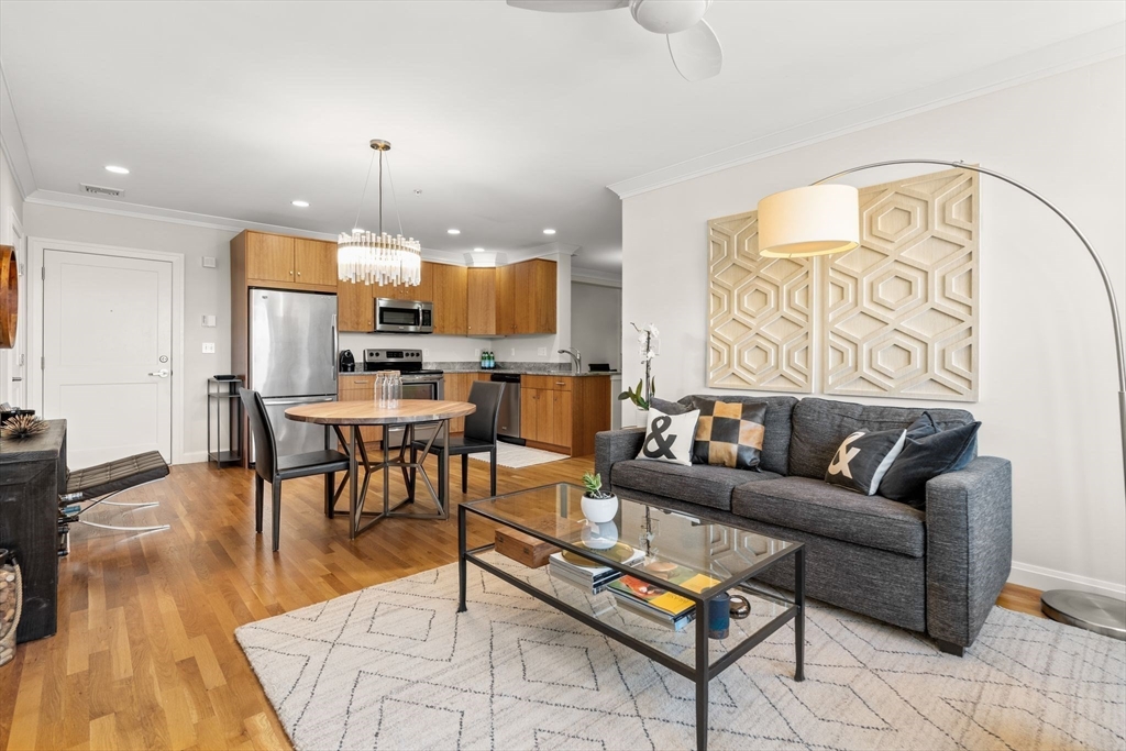 156 Green St 303