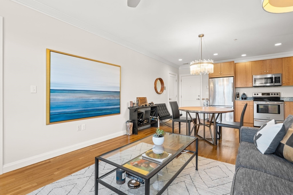 156 Green St 303