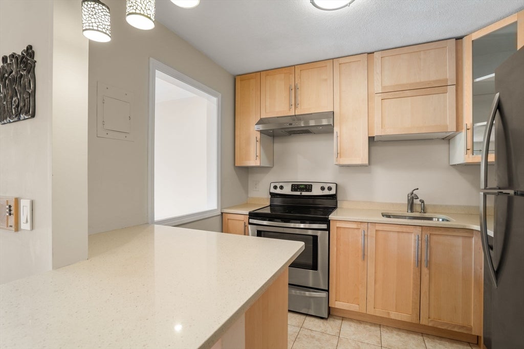 655 Saw Mill Brook Prkwy 20