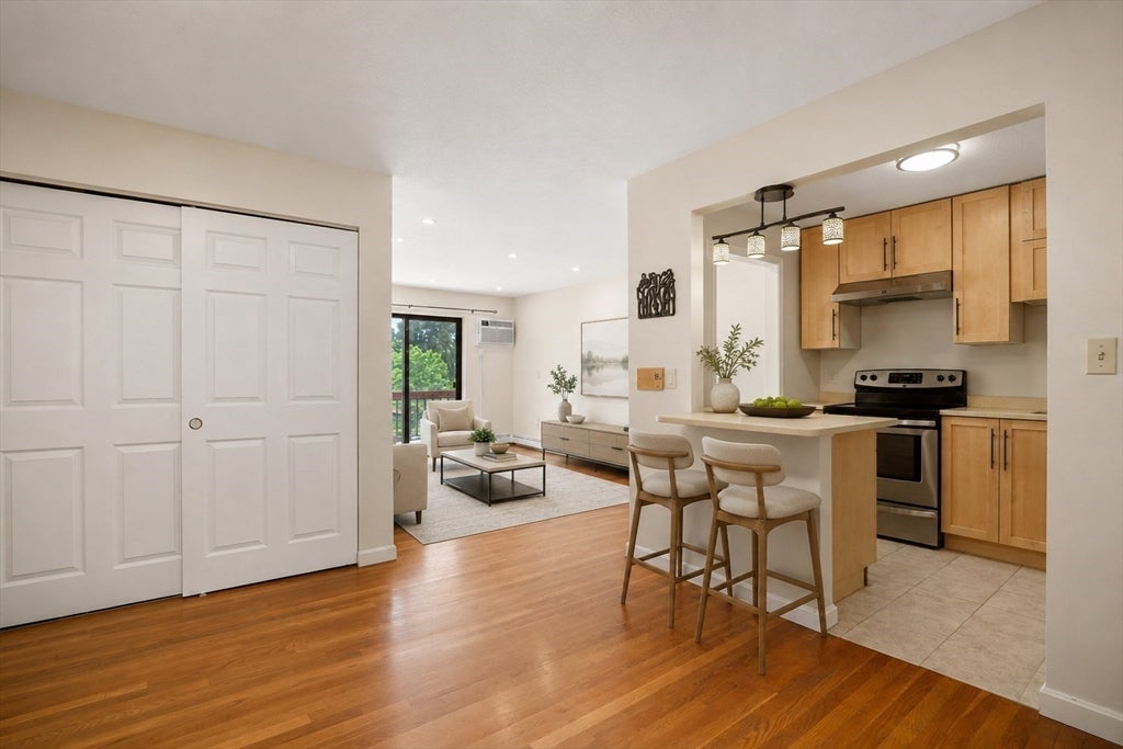 655 Saw Mill Brook Prkwy 20