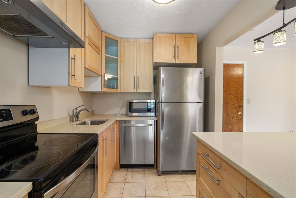 655 Saw Mill Brook Prkwy 20