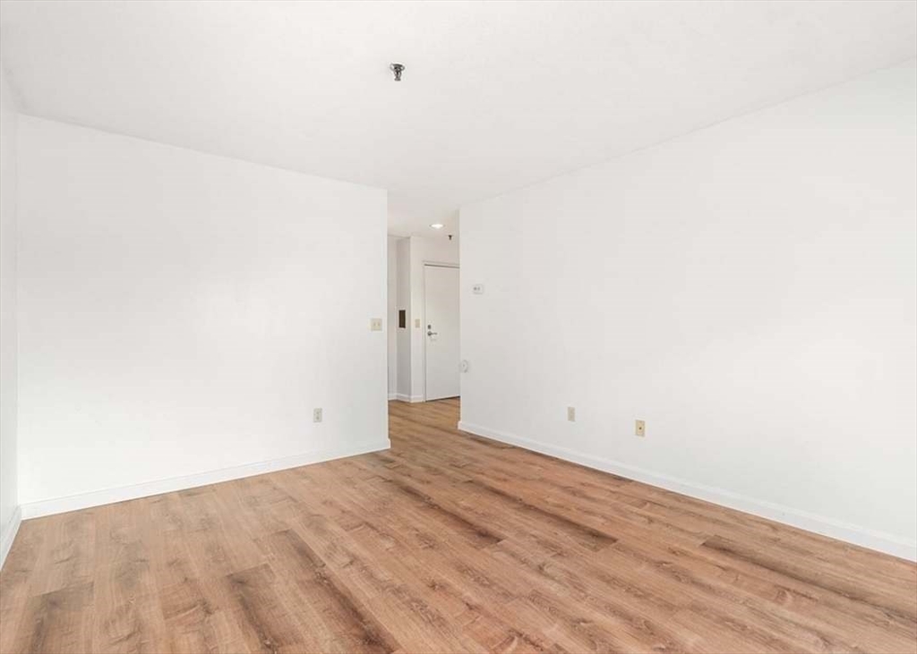 133 Commander Shea Blvd 217