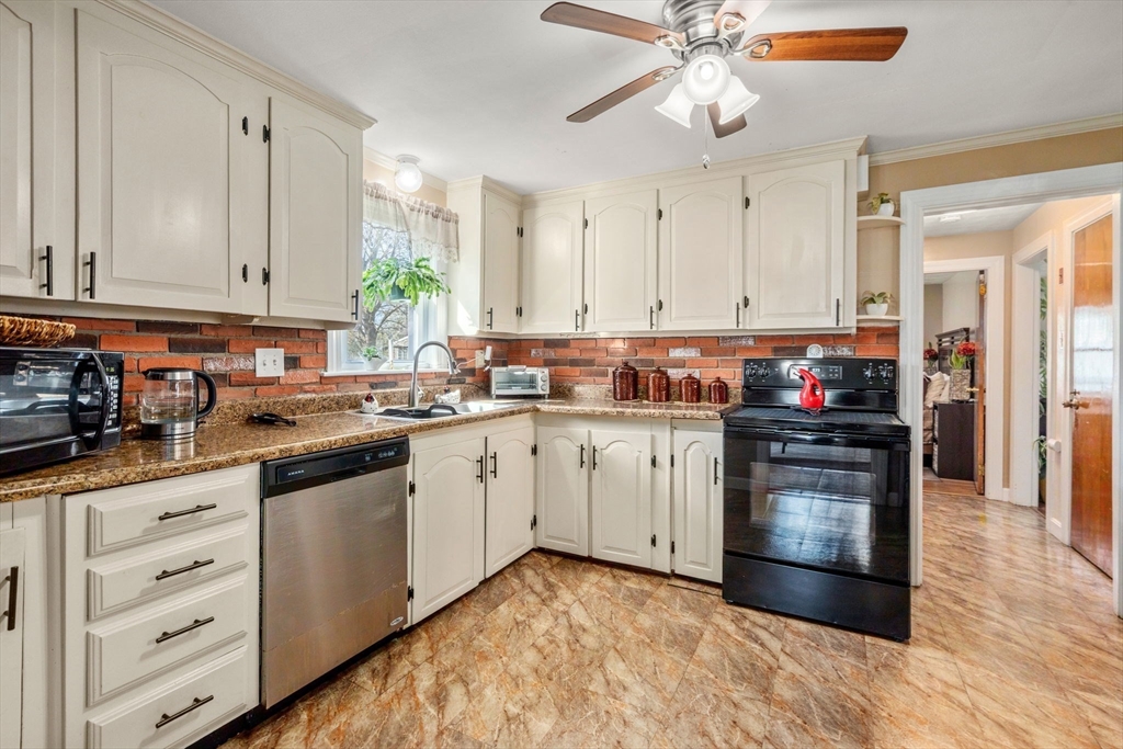 40 Manor Rd, Shrewsbury, MA Photo #12