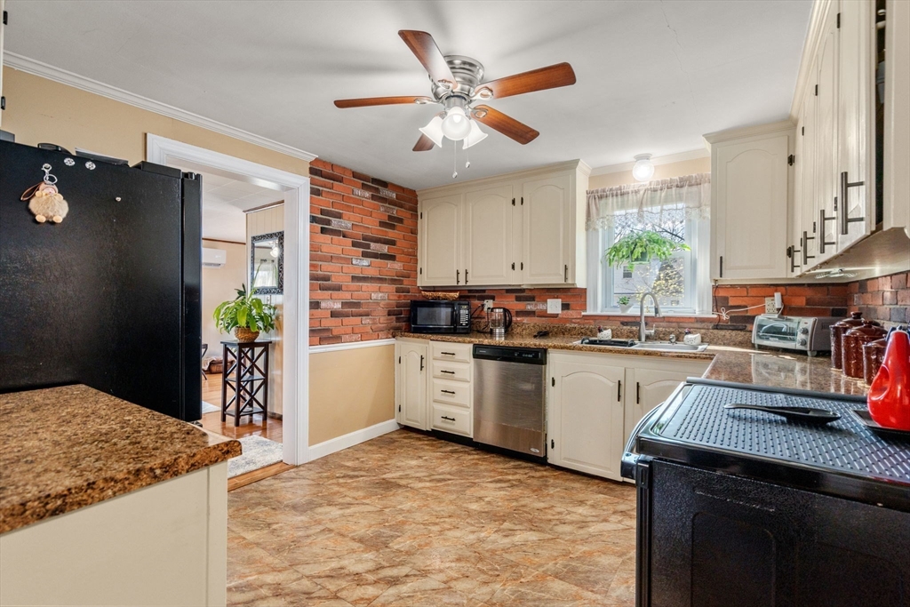 40 Manor Rd, Shrewsbury, MA Photo #11