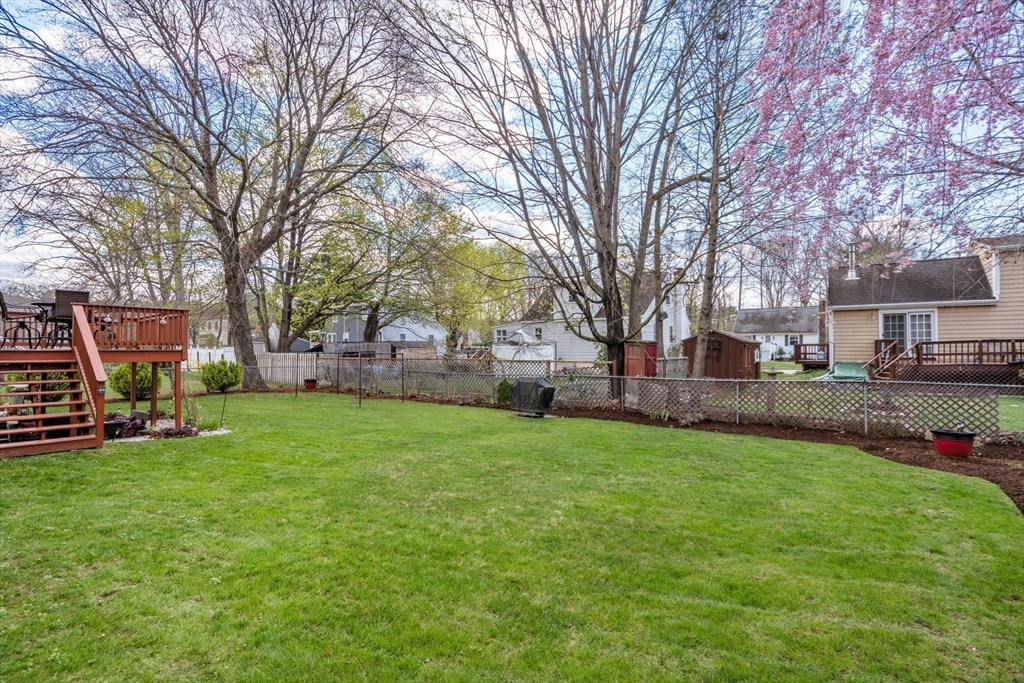 40 Manor Rd, Shrewsbury, MA Photo #3