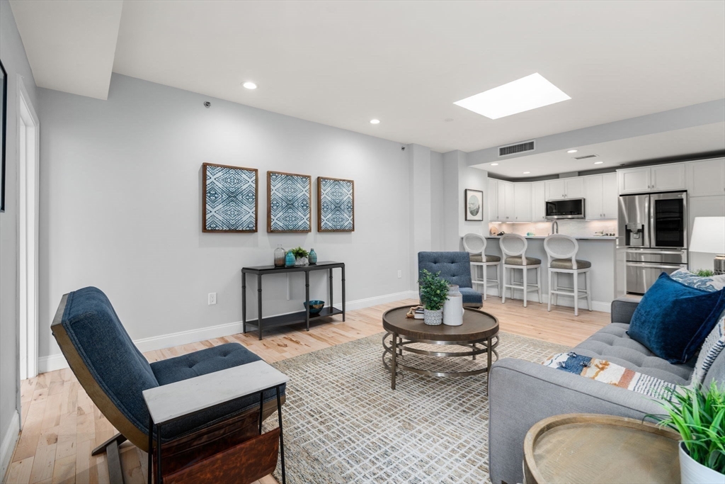 110-112 Cypress St PH3