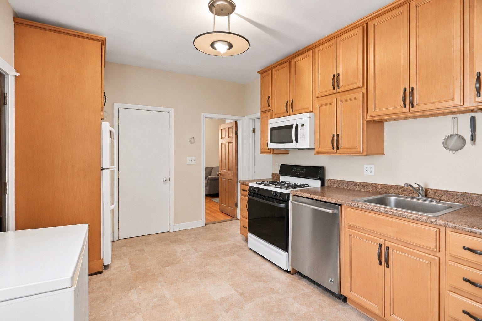 51 Hampshire St, Lowell, MA Photo #18