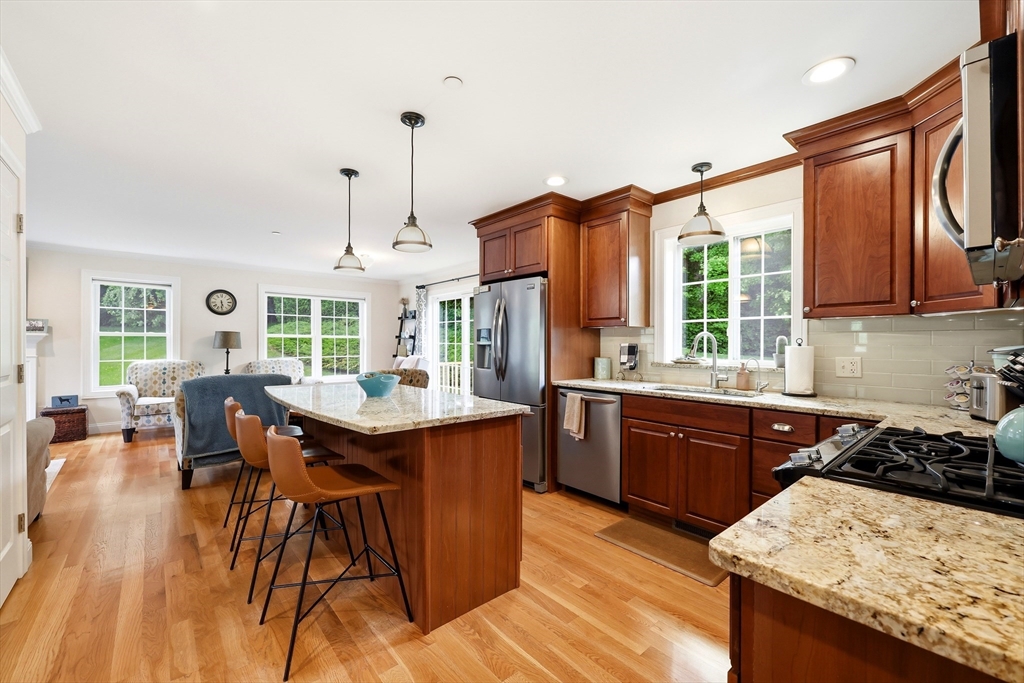 4 N Hills Ln