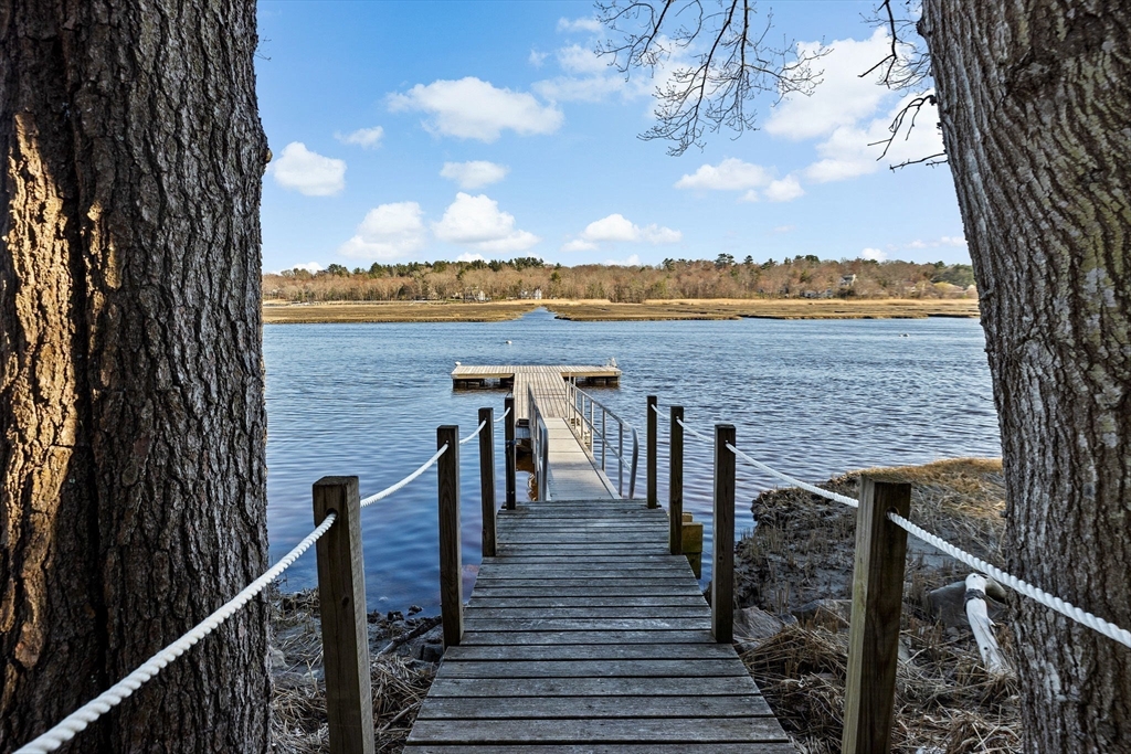 16 Barry's Landing