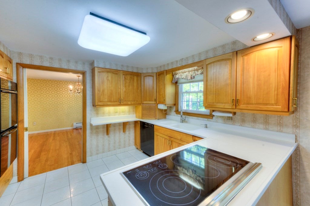 20 Dubiel Dr, Worcester, MA, 20 Dubiel Dr, Worcester, MA Photo #10