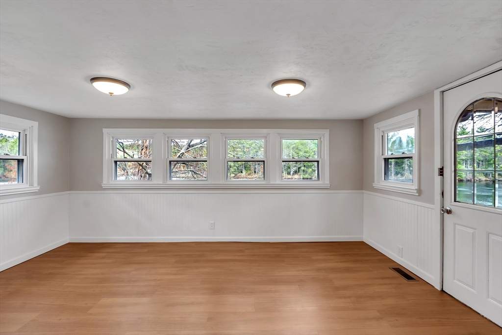31 Cranberry Meadow Shore Rd