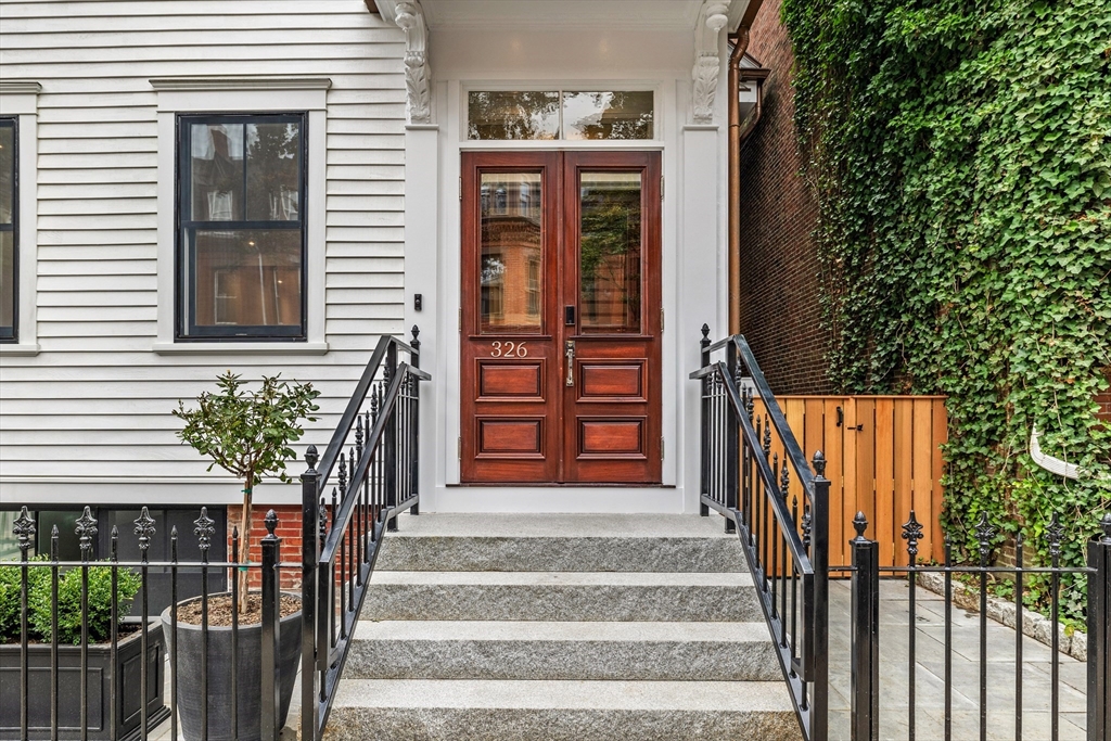 326 K St