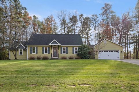 59 Campbell Dr Easthampton MA 01027