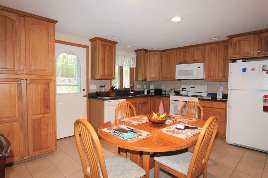 14 Green Valley Dr