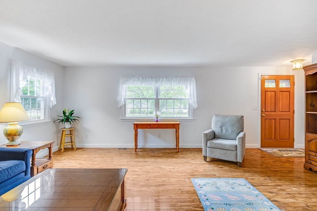 24 Emerald Ln