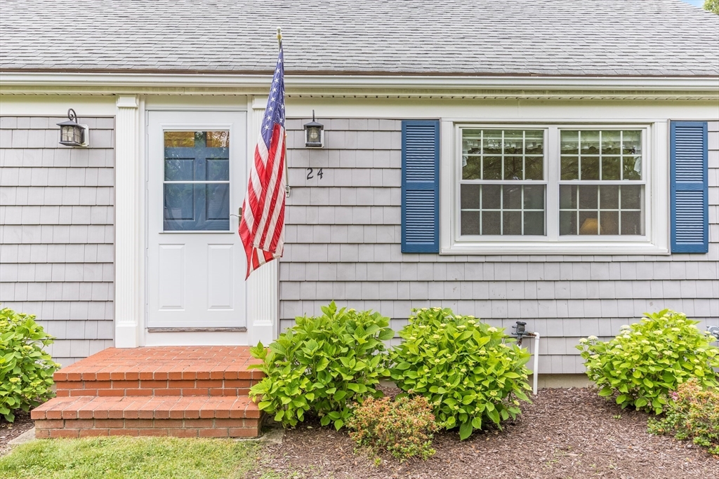 24 Emerald Ln