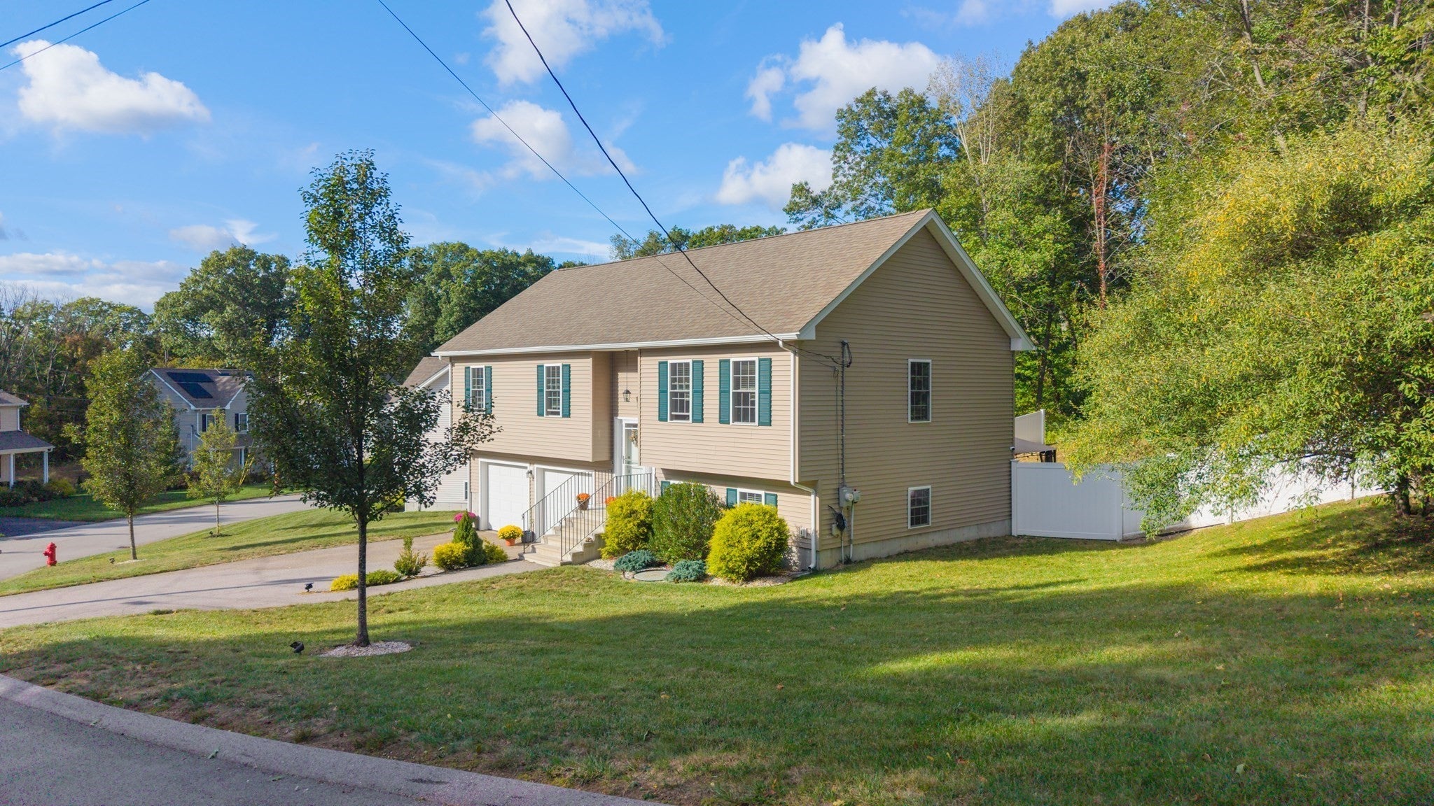 16 Liane Dr, Woonsocket, RI Photo #2