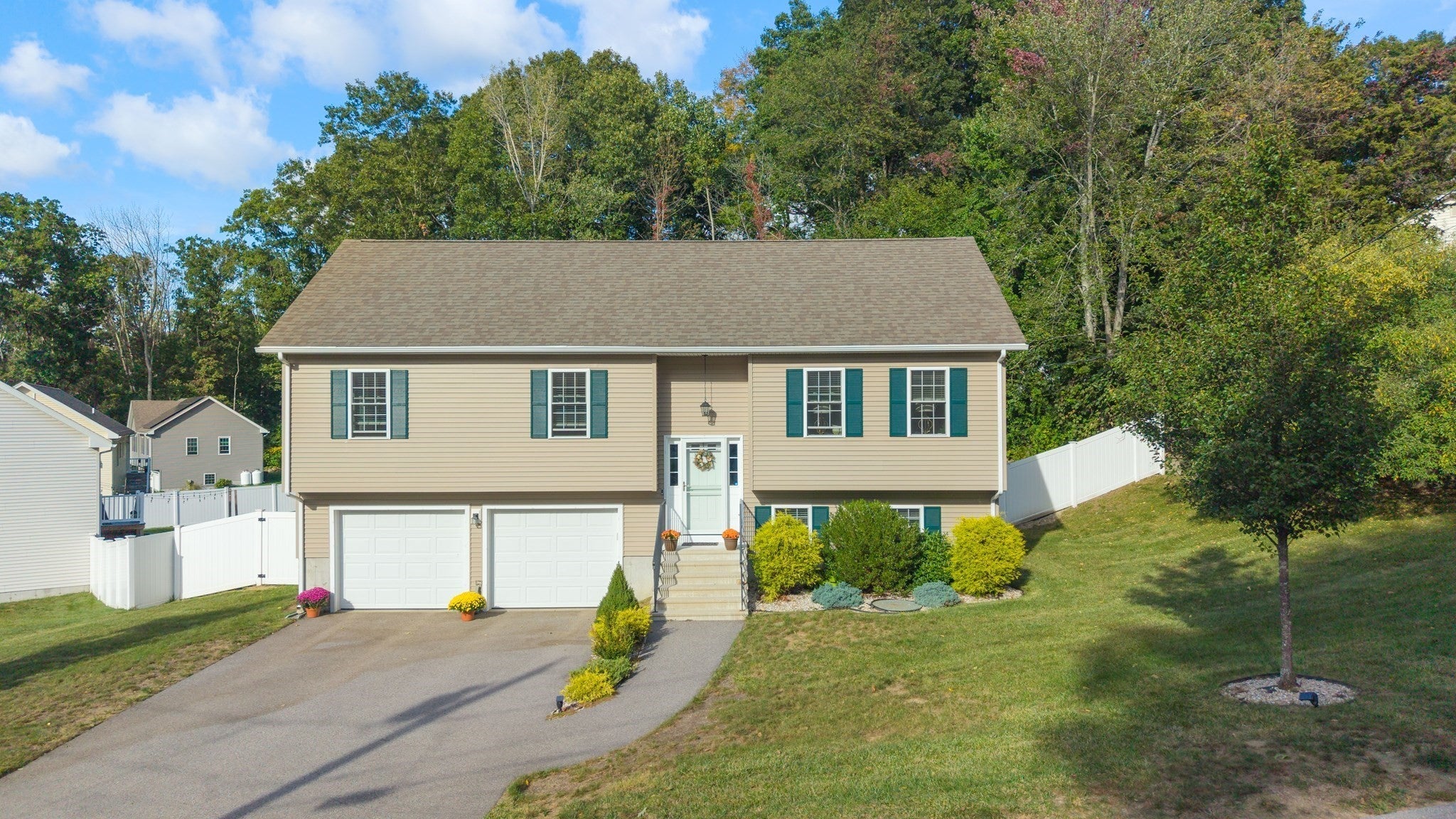 16 Liane Dr, Woonsocket, RI Photo #1
