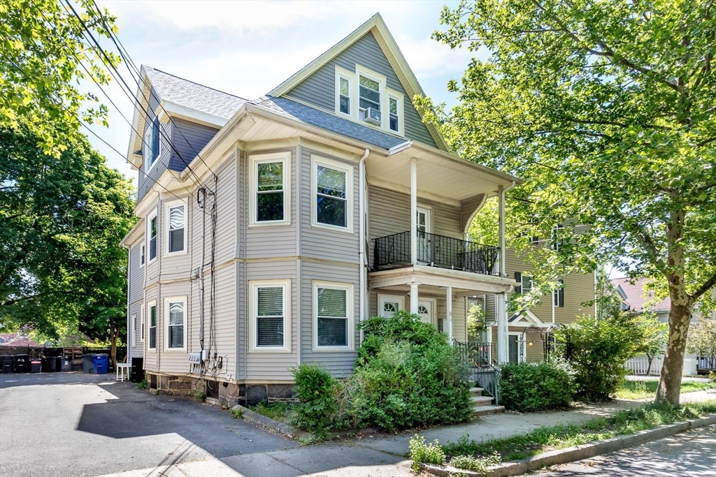 Click for 67 Cleverly Ct, Quincy, MA slideshow