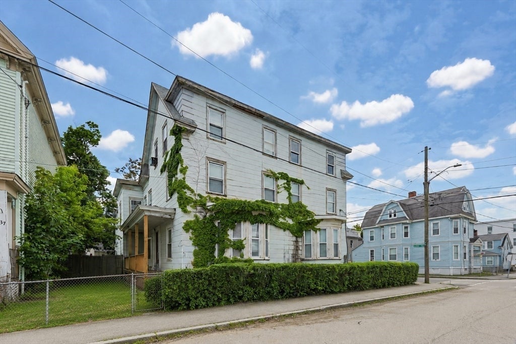 35 Oak St