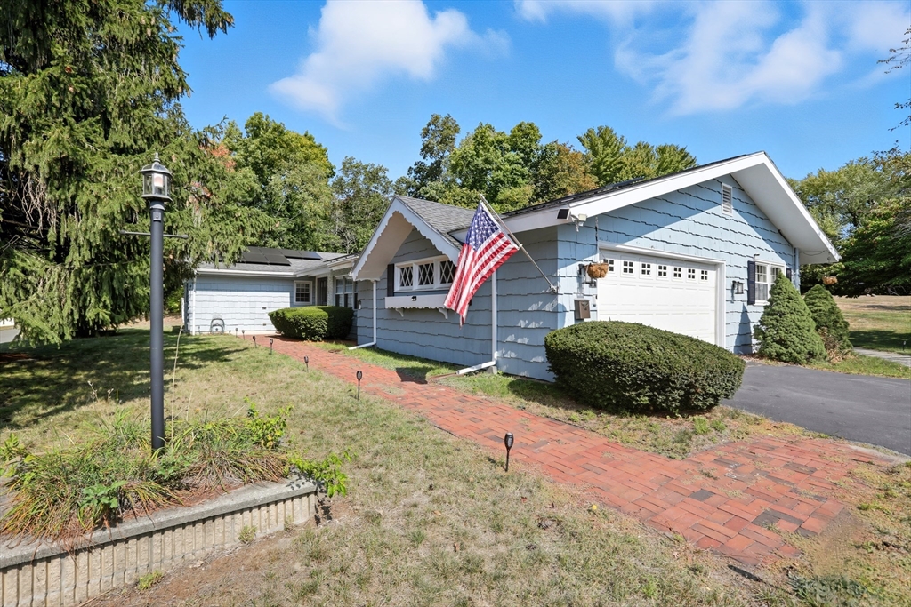 14 Buttonwood Dr.