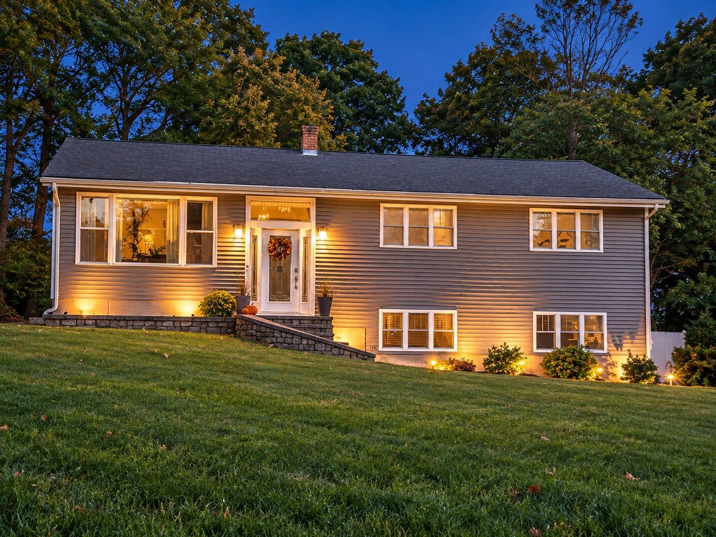 Photo of 35 Macarthur Dr, Millbury, MA