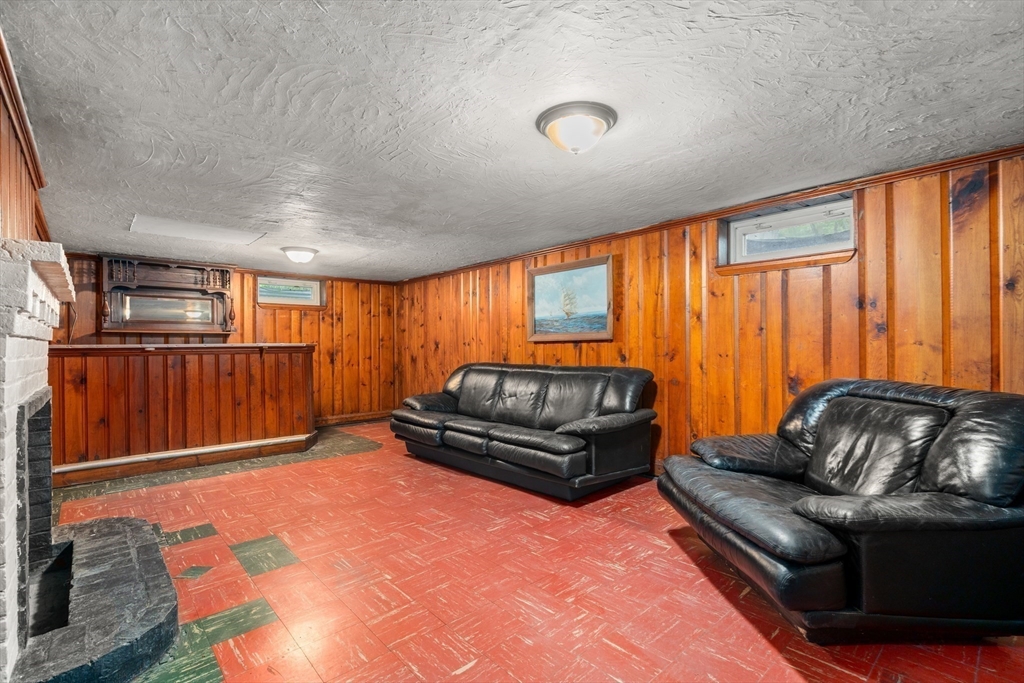 39 Pleasant St, Holyoke, MA, 39 Pleasant St, Holyoke, MA Photo #22