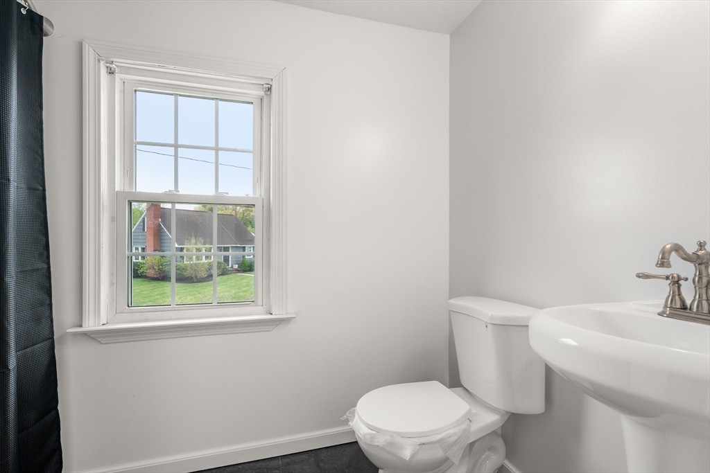 39 Pleasant St, Holyoke, MA, 39 Pleasant St, Holyoke, MA Photo #20