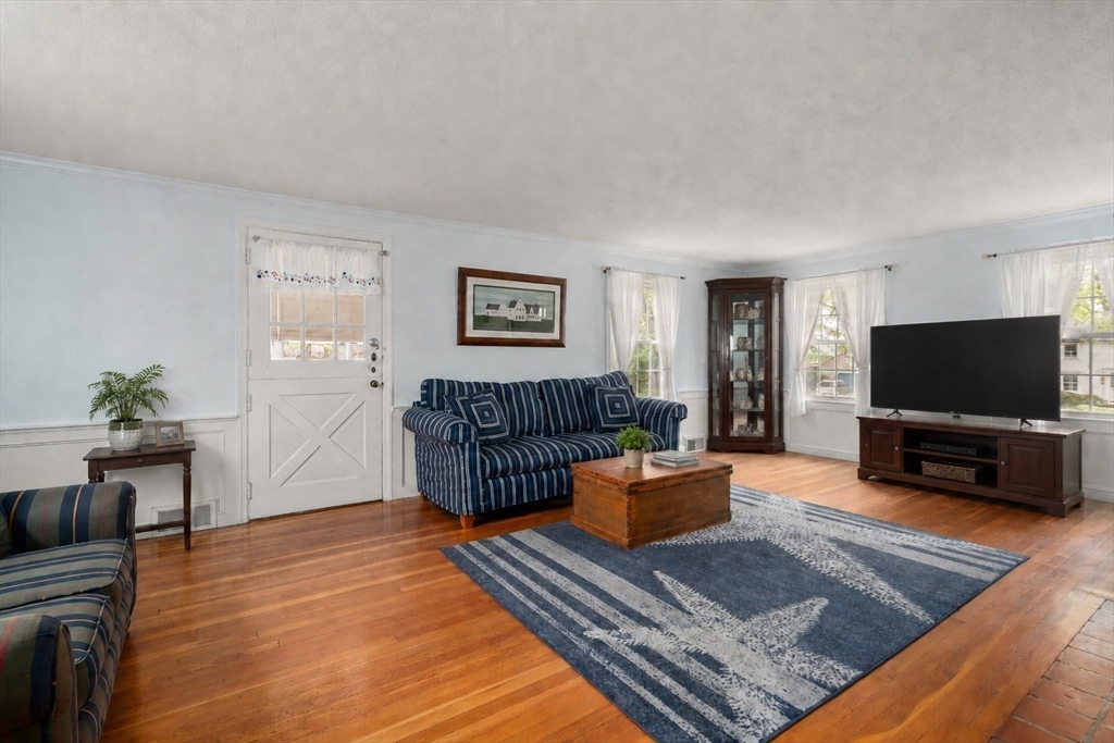 39 Pleasant St, Holyoke, MA, 39 Pleasant St, Holyoke, MA Photo #11