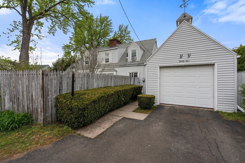 39 Pleasant St, Holyoke, MA, 39 Pleasant St, Holyoke, MA Photo #29