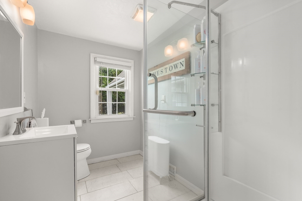 39 Pleasant St, Holyoke, MA, 39 Pleasant St, Holyoke, MA Photo #16