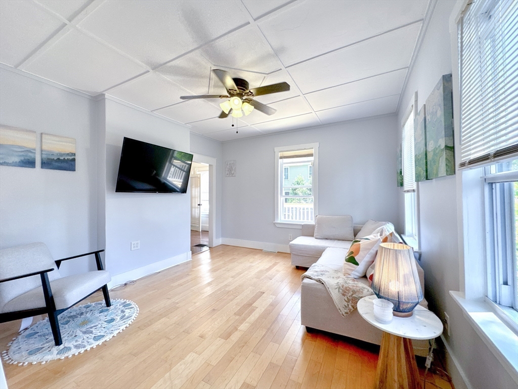121 N Main St