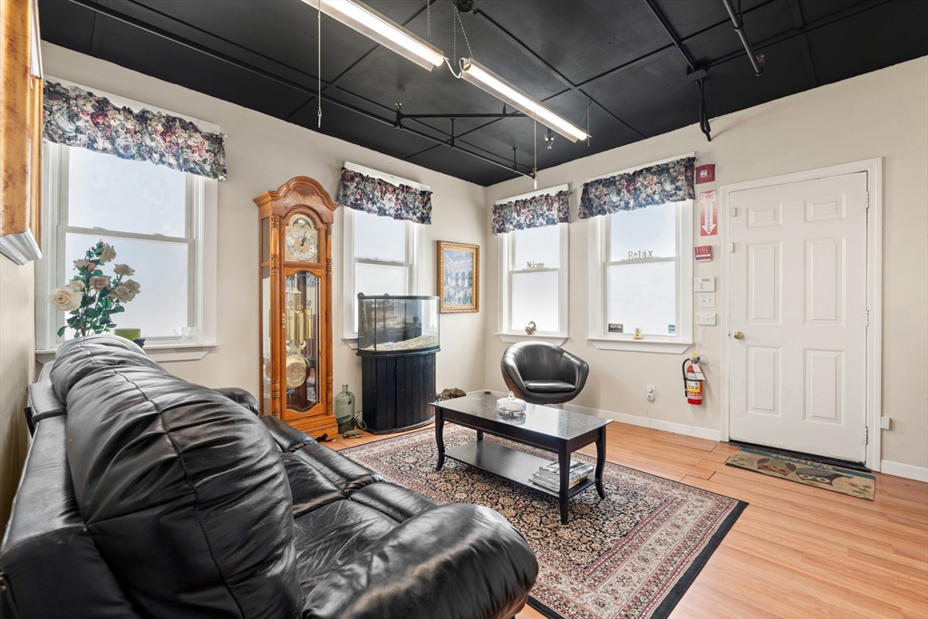 22 Laurel St