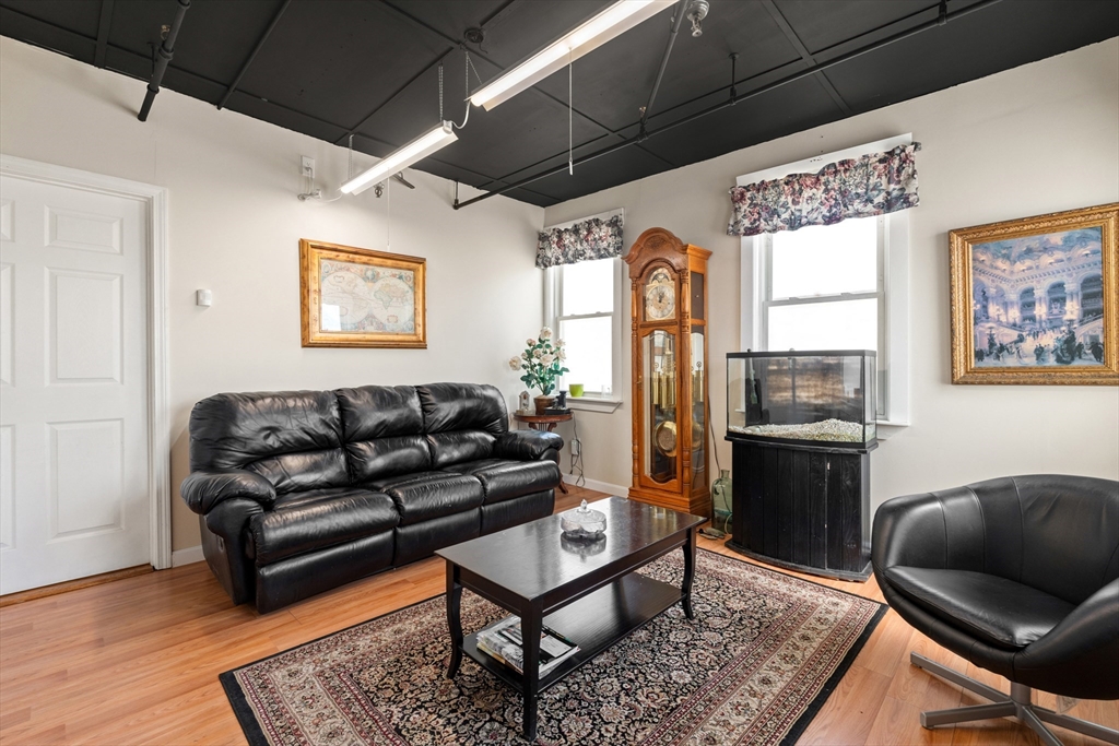 22 Laurel St