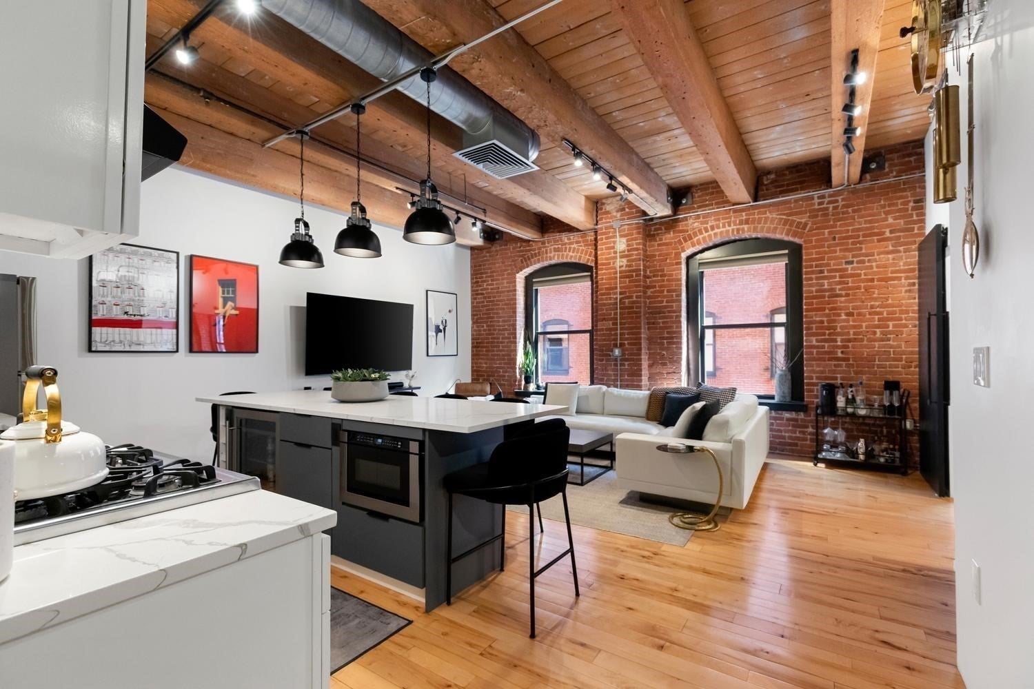21 Wormwood St 422