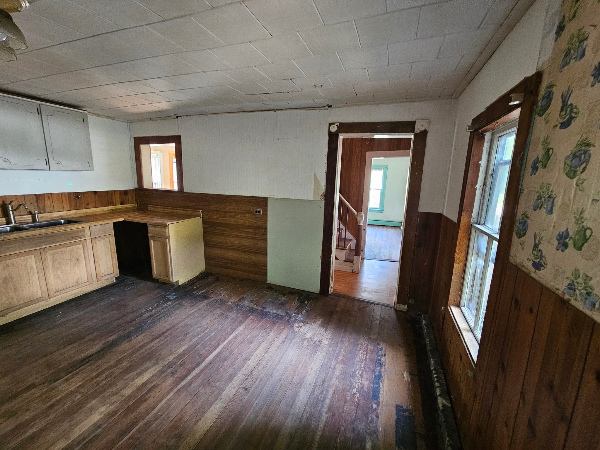 28 Carpenter St, Warren, MA Photo #5