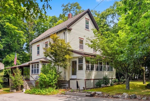 Photo of 164 Green St, Woburn, MA 01801 (MLS # 73566924)