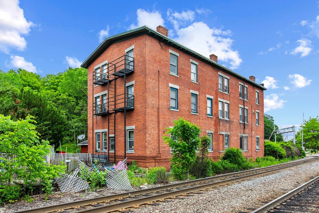 4 Davis St