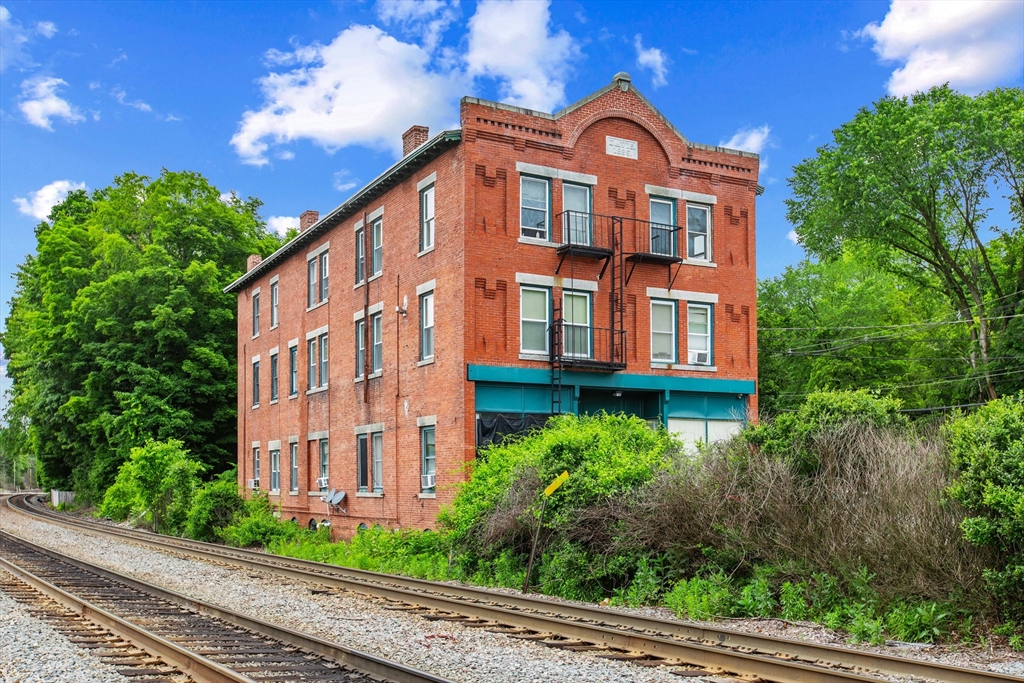 4 Davis St