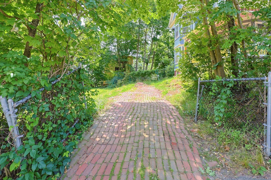 7 Baker ST, Worcester, MA Photo #4