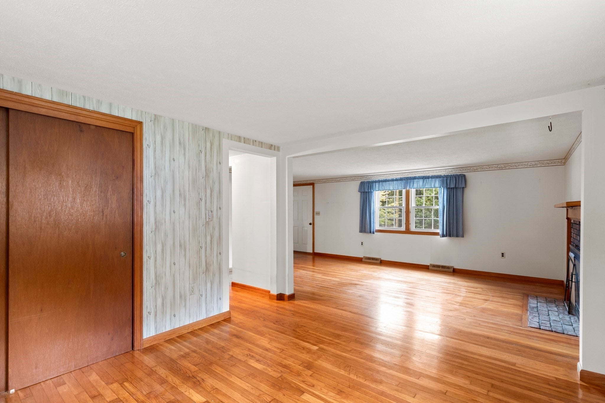 24 Fresh Pond Cir